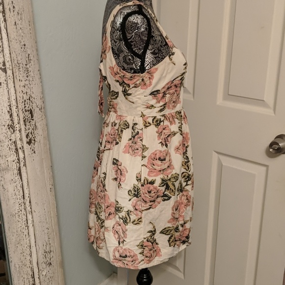 Pins and Needles Urban Outfitters floral dress - Picture 3 of 8